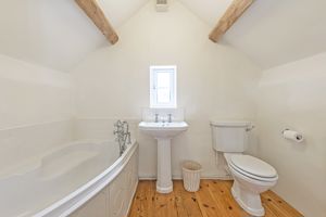 Coachman's Cottage - Bathroom- click for photo gallery